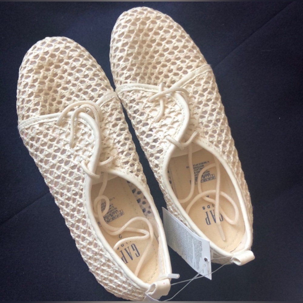Gap Kids White Woven Lace Up Shoes Size 4